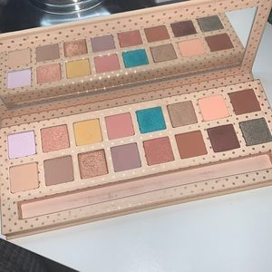 Kylie Cosmetics Take Me On Vacation Palette